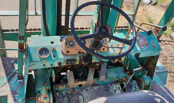 ขายด่วน275,000บาทรถยกดีเซลKOMATSU FD60-3 ยกได้6ตันยกสูง3เมตรเกียออโต้ยางตันหน้าคู้รถนอกเพิ่งนำเข้ามายังไม่เคยใช้งานในเมืองไทยเลย