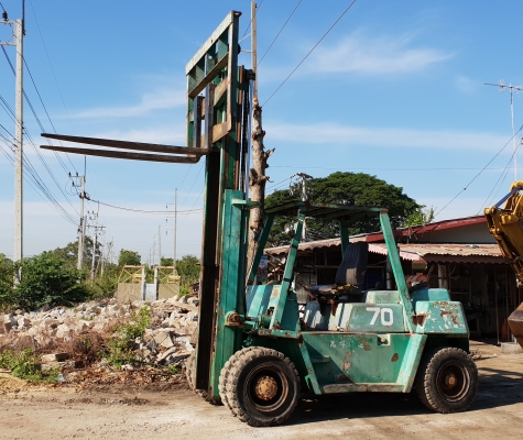 ขายด่วน275,000บาทรถยกดีเซลKOMATSU FD60-3 ยกได้6ตันยกสูง3เมตรเกียออโต้ยางตันหน้าคู้รถนอกเพิ่งนำเข้ามายังไม่เคยใช้งานในเมืองไทยเลย