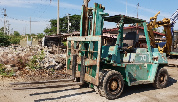 ขายด่วน275,000บาทรถยกดีเซลKOMATSU FD60-3 ยกได้6ตันยกสูง3เมตรเกียออโต้ยางตันหน้าคู้รถนอกเพิ่งนำเข้ามายังไม่เคยใช้งานในเมืองไทยเลย