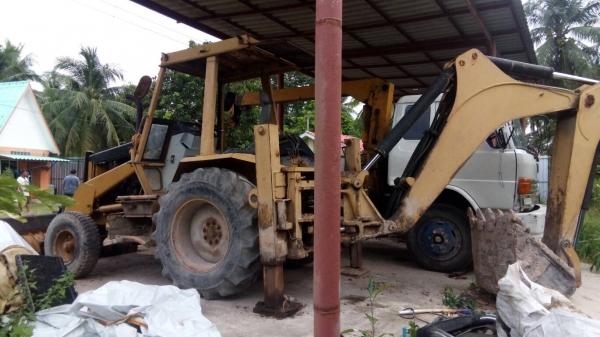 ขายรถตักหน้าขุดหลัง CAT