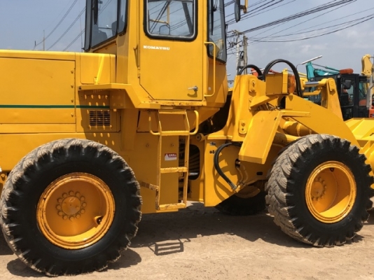 ขายรถตักล้อยาง KOMATSU WA200-1 นำเข้าเองจากญี่ปุ่น สภาพสวยพร้อมใช้ มีVDOการทำงานครับ