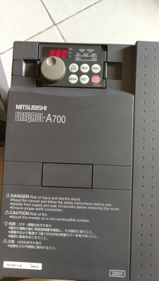 อินเวอร์เตอร์มิตซู7.5แรงไฟบ้านเข้า220v1เฟส 2สาย ออก3เฟส3สาย เข้ามอเตอร์3สายได้เลยครับ