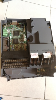 อินเวอร์เตอร์มิตซู7.5แรงไฟบ้านเข้า220v1เฟส 2สาย ออก3เฟส3สาย เข้ามอเตอร์3สายได้เลยครับ