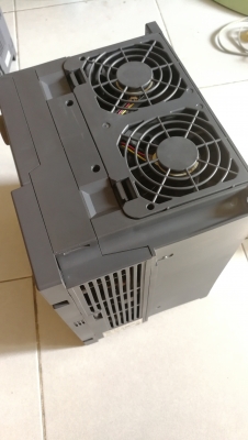 อินเวอร์เตอร์มิตซู7.5แรงไฟบ้านเข้า220v1เฟส 2สาย ออก3เฟส3สาย เข้ามอเตอร์3สายได้เลยครับ