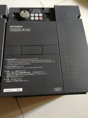 อินเวอร์เตอร์มิตซู7.5แรงไฟบ้านเข้า220v1เฟส 2สาย ออก3เฟส3สาย เข้ามอเตอร์3สายได้เลยครับ