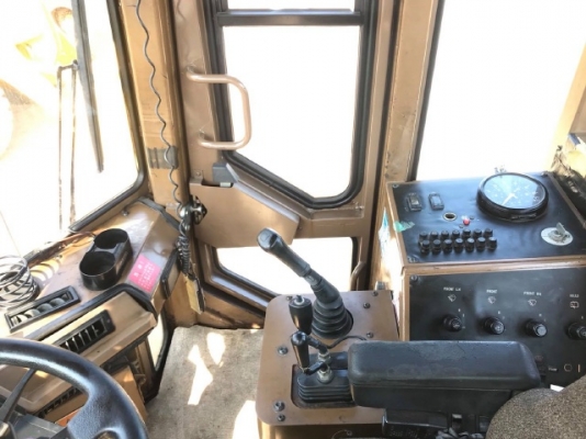 ขายรถตักล้อยาง CAT 950F มีใบมีดดัน นำเข้าเองจากญี่ปุ่น สภาพสวยพร้อมใช้ มีVDOการทำงานครับ