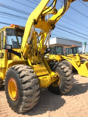 ขายรถตักล้อยาง CAT 950F มีใบมีดดัน นำเข้าเองจากญี่ปุ่น สภาพสวยพร้อมใช้ มีVDOการทำงานครับ