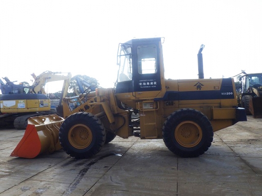 ขายรถตักล้อยาง KOMATSU WA200-1 นำเข้าเองจากญี่ปุ่น สภาพสวยพร้อมใช้ ถึงเร็วๆนี้ครับ