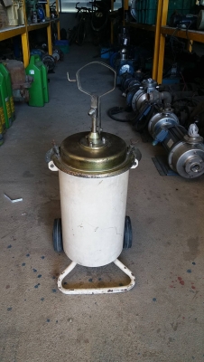 ถังอัดจารบี แบบมือโยก