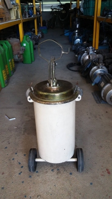 ถังอัดจารบี แบบมือโยก