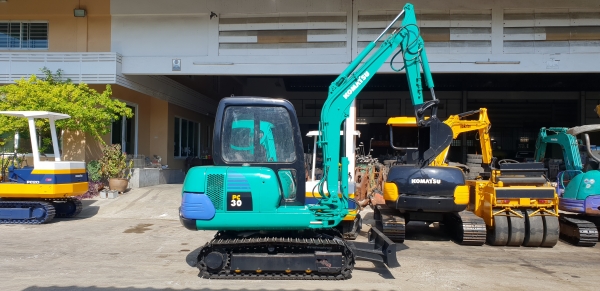 ขาย รถขุด KOMATSU รุ่น PC30-7- มือสองญี่ปุ่น แทรกเหล็ก สลัก บูทเอวแน่น 100\% คันนี้ มาพร้อม หัวเก๋ง-ไลน์กระแทก สวยพร้อมใช้งาน มือถือ 0818753444