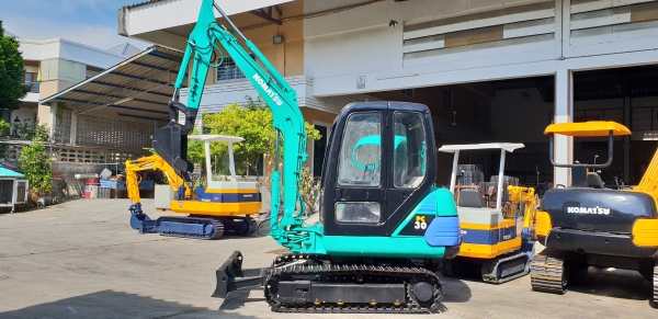ขาย รถขุด KOMATSU รุ่น PC30-7- มือสองญี่ปุ่น แทรกเหล็ก สลัก บูทเอวแน่น 100\% คันนี้ มาพร้อม หัวเก๋ง-ไลน์กระแทก สวยพร้อมใช้งาน มือถือ 0818753444