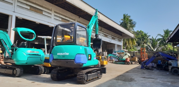 ขาย รถขุด KOMATSU รุ่น PC30-7- มือสองญี่ปุ่น แทรกเหล็ก สลัก บูทเอวแน่น 100\% คันนี้ มาพร้อม หัวเก๋ง-ไลน์กระแทก สวยพร้อมใช้งาน มือถือ 0818753444