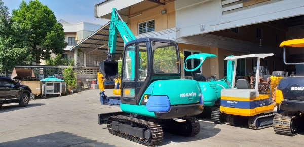 ขาย รถขุด KOMATSU รุ่น PC30-7- มือสองญี่ปุ่น แทรกเหล็ก สลัก บูทเอวแน่น 100\% คันนี้ มาพร้อม หัวเก๋ง-ไลน์กระแทก สวยพร้อมใช้งาน มือถือ 0818753444