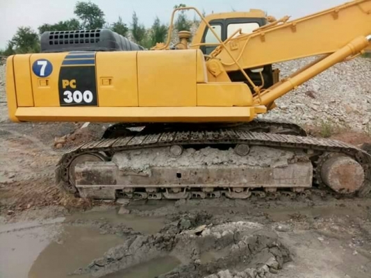 ขายรถแบคโฮ KOMATSU PC300-6E ราคา 750000