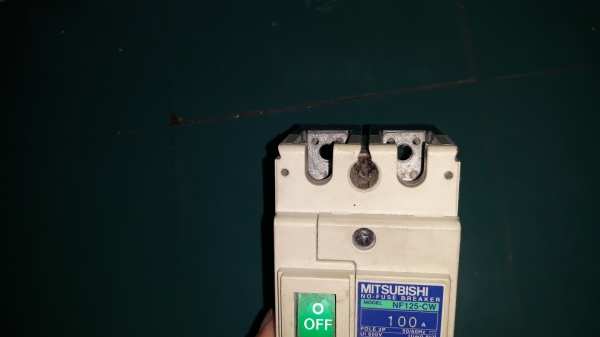 ขายเบรกเกอร์MISUBHISI ขนาด 100AMP ขาดน๊อต2ตัวเก่าเก็บ ขายเบรกเกอร์MISUBHISI ขนาด 100AMP ขาดน๊อต2ตัวเก่าเก็บ