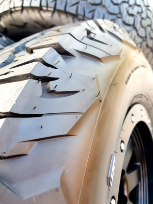 ขายล้อพร้อมยาง AT 265/70/16 สวยๆ