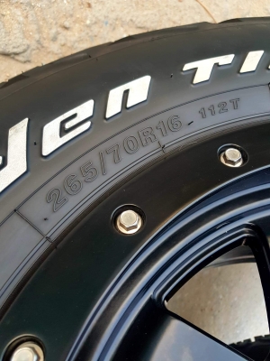 ขายล้อพร้อมยาง AT 265/70/16 สวยๆ