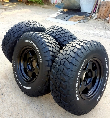 ขายล้อลาย Breadley V พร้อมยาง BF KM2 265/75/16