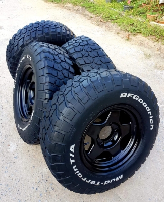 ขายล้อลาย Breadley V พร้อมยาง BF KM2 265/75/16