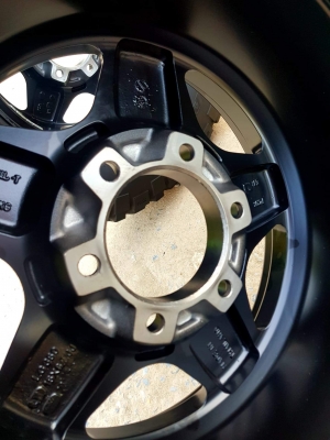 ขายล้อลาย Breadley V พร้อมยาง BF KM2 265/75/16