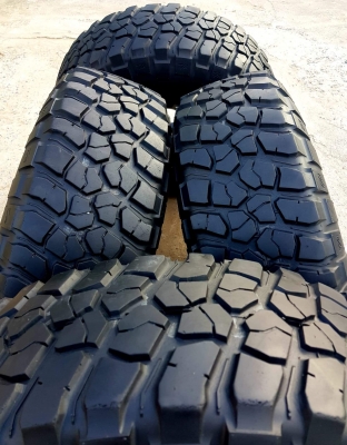 ขายล้อลาย Breadley V พร้อมยาง BF KM2 265/75/16