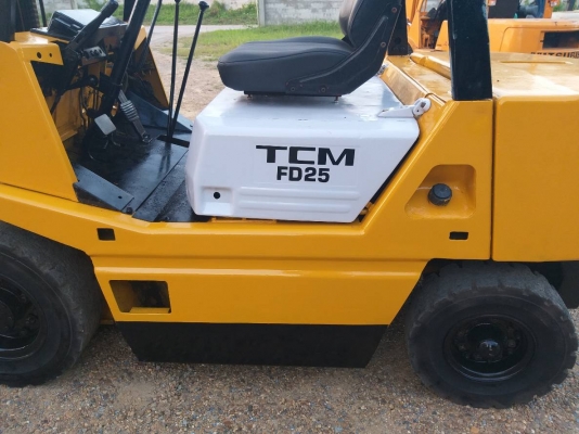 ขายรถยก TCM FD25 Z2S เครื่องดีเซล C240  เสาสูง 3 เมตร ยกได้ 2.5 ตัน เกียร์ธรรมดา ยางตันหน้า-หลัง รถนอกนำเข้า ติดต่อ 098-7962549
