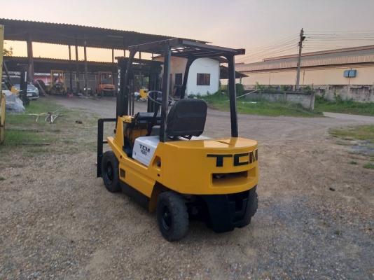 ขายรถยก TCM FD25 Z2S เครื่องดีเซล C240  เสาสูง 3 เมตร ยกได้ 2.5 ตัน เกียร์ธรรมดา ยางตันหน้า-หลัง รถนอกนำเข้า ติดต่อ 098-7962549