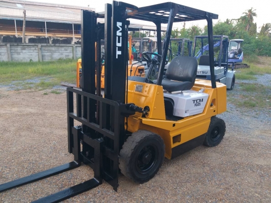 ขายรถยก TCM FD25 Z2S เครื่องดีเซล C240  เสาสูง 3 เมตร ยกได้ 2.5 ตัน เกียร์ธรรมดา ยางตันหน้า-หลัง รถนอกนำเข้า ติดต่อ 098-7962549