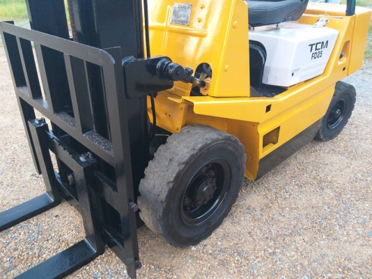 ขายรถยก TCM FD25 Z2S เครื่องดีเซล C240  เสาสูง 3 เมตร ยกได้ 2.5 ตัน เกียร์ธรรมดา ยางตันหน้า-หลัง รถนอกนำเข้า ติดต่อ 098-7962549