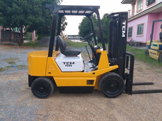 ขายรถยก TCM FD25 Z2S เครื่องดีเซล C240  เสาสูง 3 เมตร ยกได้ 2.5 ตัน เกียร์ธรรมดา ยางตันหน้า-หลัง รถนอกนำเข้า ติดต่อ 098-7962549