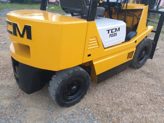ขายรถยก TCM FD25 Z2S เครื่องดีเซล C240  เสาสูง 3 เมตร ยกได้ 2.5 ตัน เกียร์ธรรมดา ยางตันหน้า-หลัง รถนอกนำเข้า ติดต่อ 098-7962549