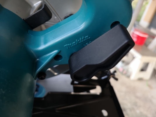 ขายเลื่อยวงเดือน​ 9​ นิ้ว​ ยี่ห้อ​ MAKITA​ รุ่น​ N5900B