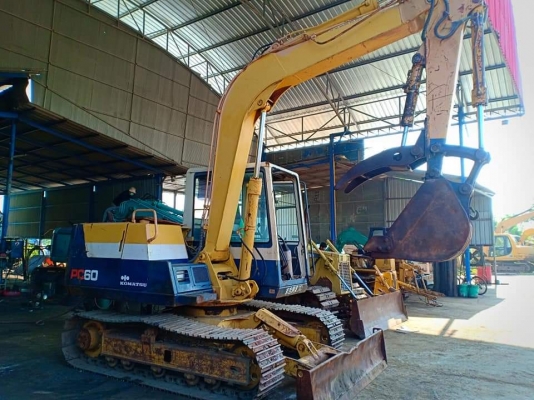ขายจ้า..KOMATSU PC60-6  เก่านอกแท้  สภาพสวย เดิมๆๆ  3,xxx  ชั่วโมง  เครื่องปั๊มดี  พร้อมใช้  โทร  089-3818694  จ๊อย