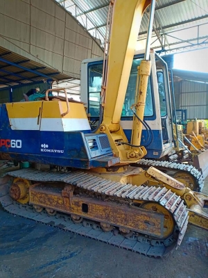 ขายจ้า..KOMATSU PC60-6  เก่านอกแท้  สภาพสวย เดิมๆๆ  3,xxx  ชั่วโมง  เครื่องปั๊มดี  พร้อมใช้  โทร  089-3818694  จ๊อย