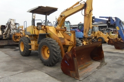 ขายรถตักล้อยาง KOMATSU WA100-1 (สภาพดี) ขายรถตักล้อยาง KOMATSU WA100-1 (สภาพดี)