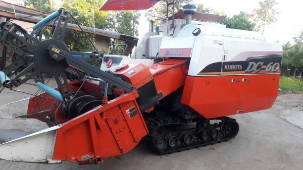 ขายครับ DC 60 ปี55 เกลียวดัน คอปริง ตู้เบา 19xx ชม.สนใจ 089-1860202 ครับ