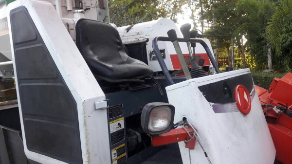 ขายครับ DC 60 ปี55 เกลียวดัน คอปริง ตู้เบา 19xx ชม.สนใจ 089-1860202 ครับ