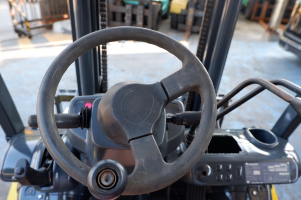 ขายรถโฟร์คลิฟท์มือสองสภาพดี ขายรถโฟร์คลิฟท์มือสองสภาพดี