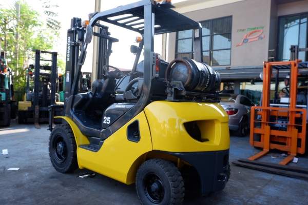 ขายรถโฟร์คลิฟท์มือสองสภาพดี ขายรถโฟร์คลิฟท์มือสองสภาพดี