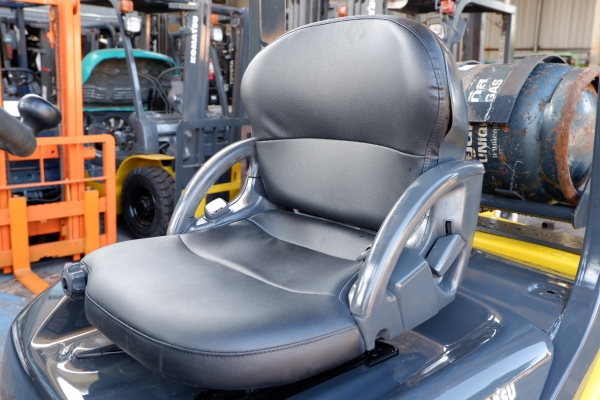 ขายรถโฟร์คลิฟท์มือสองสภาพดี ขายรถโฟร์คลิฟท์มือสองสภาพดี