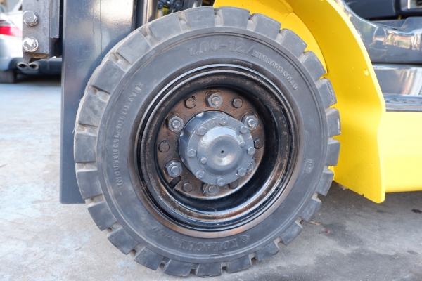 ขายรถโฟร์คลิฟท์มือสองสภาพดี ขายรถโฟร์คลิฟท์มือสองสภาพดี