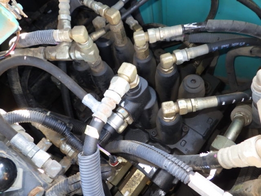 ขายรถขุดนำเข้าจากประเทศญี่ปุ่น kobelco sk135yy04 สนใจติดต่อสอบถาม 092-3309229 อีด