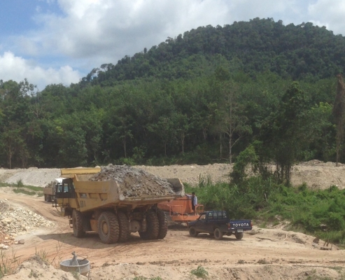 รถดั๊มพ์ยักษ์ CAT 769D เครื่อง 510 แรงม้า น้ำหนักบรรทุก 79000 lb องศาดั๊มพ์ 60&deg; ขนาดยาง 18-R33 ขนาดแทงค์น้ำมัน 140 gal ราคา 1.2 ล้าน มีคลิปการทำงาน