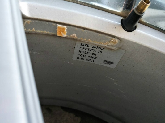 ขอบ20นิ้ว6รู หน้า8.5ตื้น  หลัง9.5ลึก ชุดนี้ลดราคาเหลือ 7900 บาท