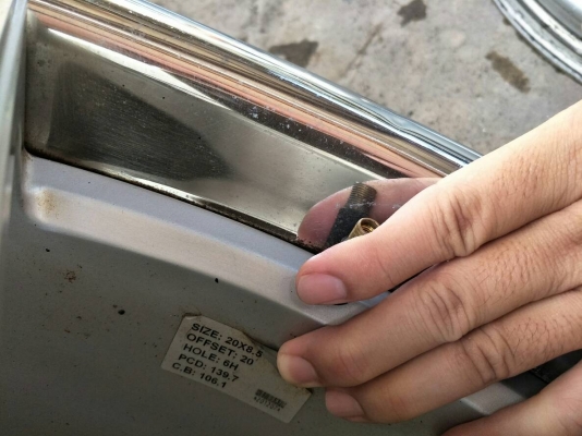 ขอบ20นิ้ว6รู หน้า8.5ตื้น  หลัง9.5ลึก ชุดนี้ลดราคาเหลือ 7900 บาท