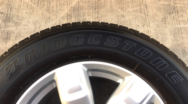 ล้อแม็กป้ายแดง Ford Everest ขอบ 17 พร้อมยางป้ายแดง Bridgestone 265-65-17 ปี 18 แม็กสวยกริ๊บ ยางเต็มๆ มีตุ่ม