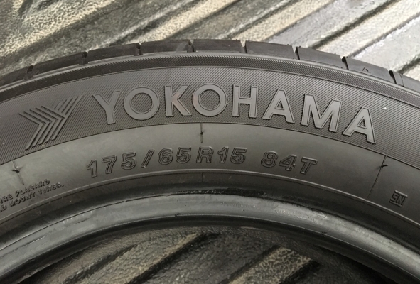 ยางป้ายแดง Yokohama 175-65-15 ปี 18 ดอกเต็มๆ ตุ่มชัดทุกเส้น ยางป้ายแดง Yokohama 175-65-15 ปี 18 ดอกเต็มๆ ตุ่มชัดทุกเส้น