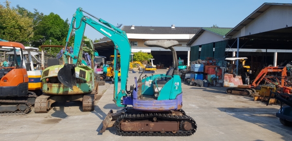 ขาย รถขุด KOMATSU รุ่น PC30FR  มือสองญี่ปุ่น แทรกเหล็ก สลัก บูทเอวแน่น 100\% สวยพร้อมใช้งาน มือถือ 0818753444