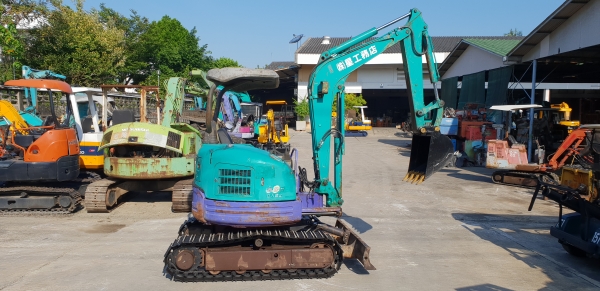 ขาย รถขุด KOMATSU รุ่น PC30FR  มือสองญี่ปุ่น แทรกเหล็ก สลัก บูทเอวแน่น 100\% สวยพร้อมใช้งาน มือถือ 0818753444